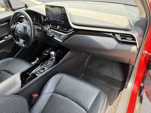 Used 2020 Toyota C-HR Limited FWD image 11