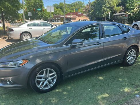 Used 2013 Ford Fusion SE image 4