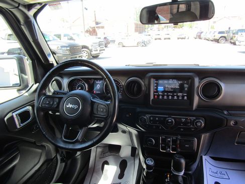 Used 2022 Jeep Gladiator Sport AWD/4WD image 20