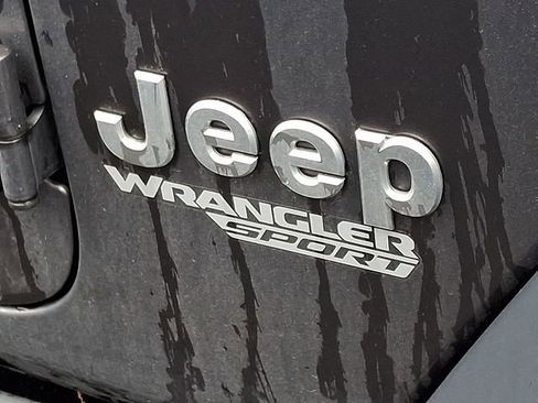 Used 2019 Jeep Wrangler Sport AWD/4WD image 10