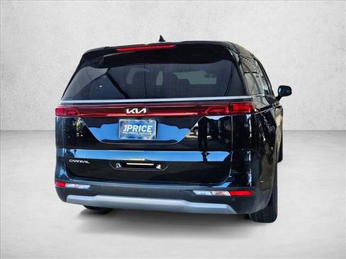 Used 2024 Kia Carnival LX image 5
