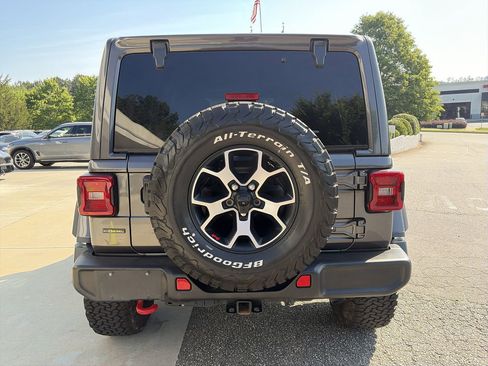 Used 2022 Jeep Wrangler Unlimited Rubicon w/ LED Lighting Group AWD/4WD image 12