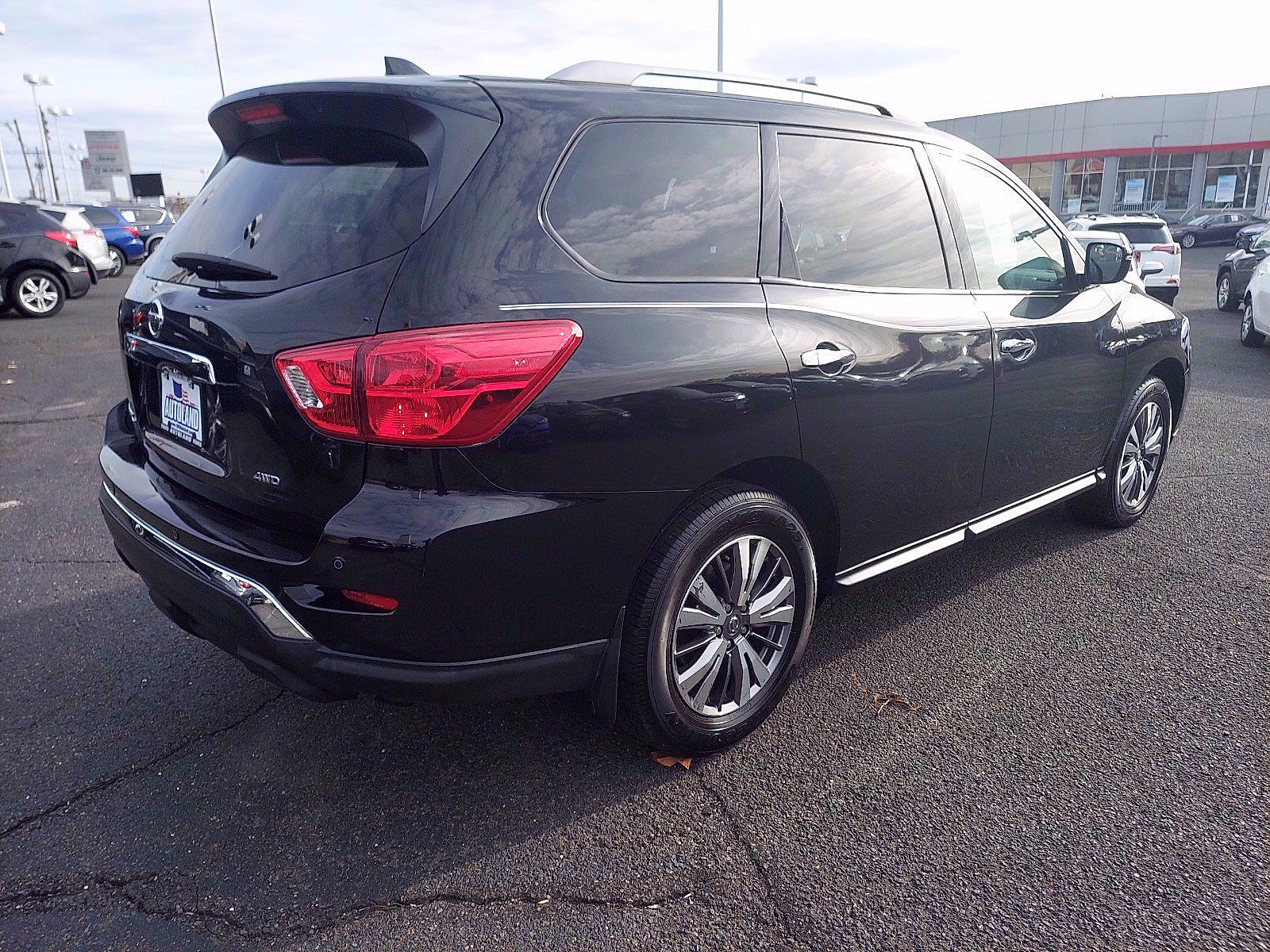 Used 2019 Nissan Pathfinder S AWD/4WD image 7