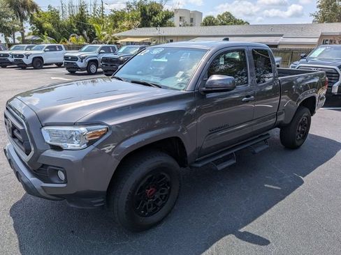 Used 2022 Toyota Tacoma SR5 RWD image 7