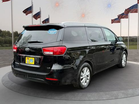 Used 2017 Kia Sedona LX w/ LX Essentials Premium Package FWD image 7