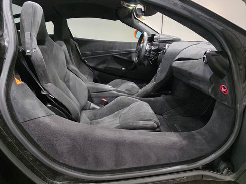 Used 2024 McLaren 750S image 18