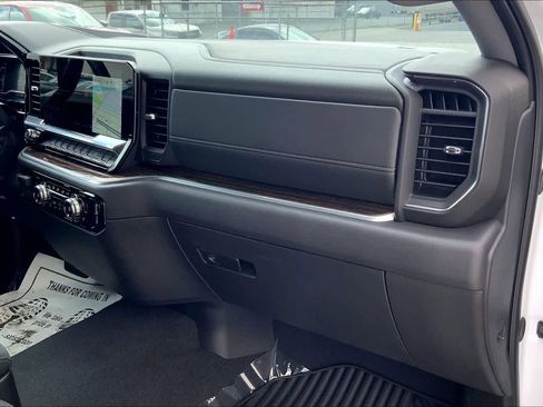 Used 2025 GMC Sierra 1500 Elevation image 23
