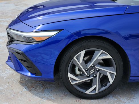 Used 2025 Hyundai Elantra SEL FWD image 9