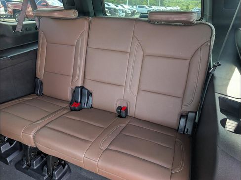 Used 2025 Chevrolet Suburban High Country AWD/4WD image 13
