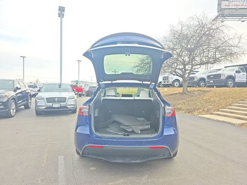 Used 2022 Tesla Model Y Performance image 9