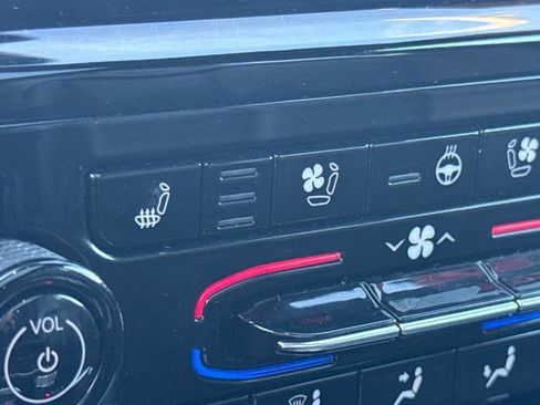 Used 2024 Jeep Grand Cherokee L Limited w/ Luxury Tech Group II image 16