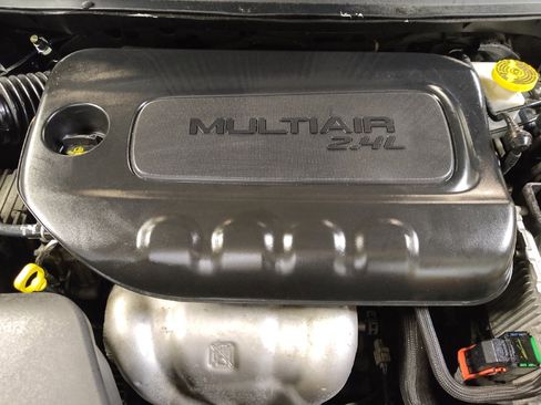 Used 2019 Jeep Cherokee Latitude w/ Popular Appearance Group AWD/4WD image 30