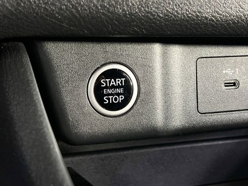 Used 2023 Nissan Rogue S image 34