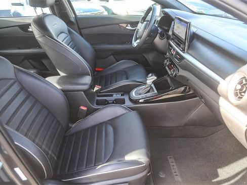 Used 2023 Kia Forte GT-Line w/ GT-Line Premium Package image 17