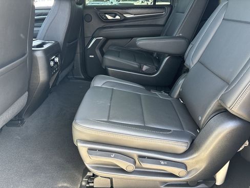 Used 2021 GMC Yukon XL Denali w/ Denali Premium Package image 25