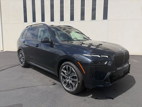 New 2026 BMW X7 xDrive40i w/ M Sport Package AWD/4WD image 3