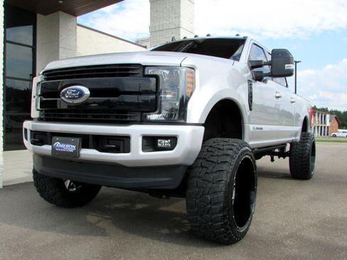 Used 2019 Ford F250 Lariat w/ Lariat Ultimate Package image 2