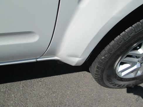 Used 2017 Nissan Frontier SV image 18
