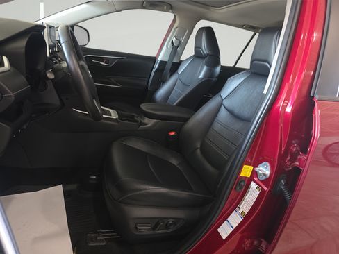 Used 2021 Toyota RAV4 XLE Premium AWD/4WD image 12