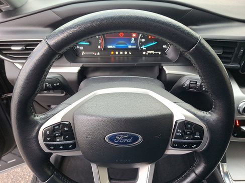 Used 2022 Ford Explorer XLT w/ Equipment Group 202A image 19