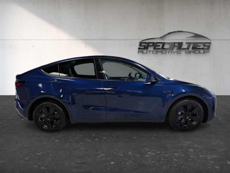 Used 2023 Tesla Model Y Long Range AWD/4WD image 11