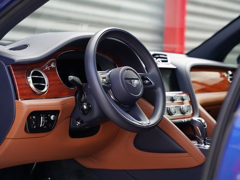 Used 2021 Bentley Bentayga V8 image 7