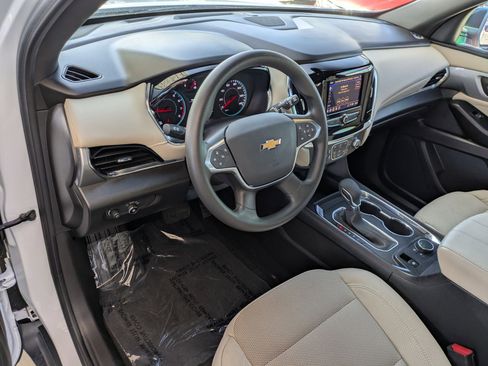 Used 2023 Chevrolet Traverse LS FWD image 12