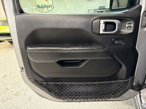 Used 2020 Jeep Gladiator Overland image 22