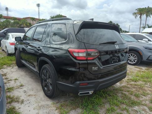 Used 2025 Honda Pilot Sport image 8