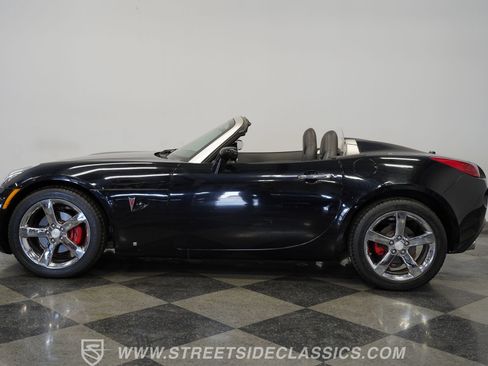 Used 2007 Pontiac Solstice GXP w/ Premium Package RWD image 2