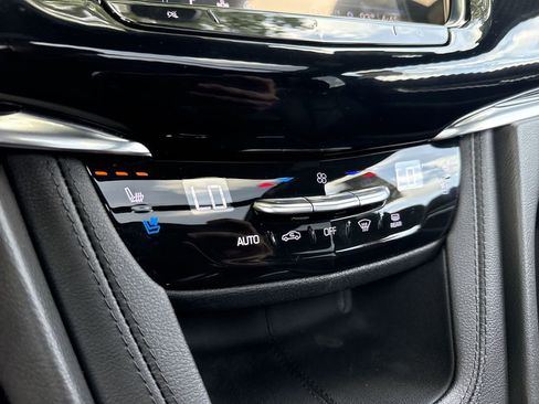 Used 2022 Cadillac XT6 Sport w/ Technology Package AWD/4WD image 18