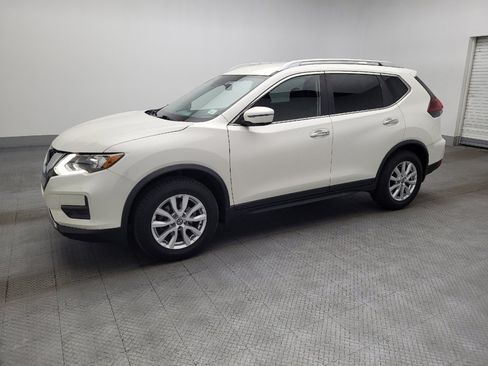 Used 2019 Nissan Rogue SV image 2