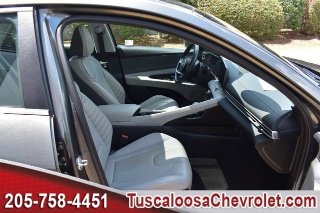 Used 2025 Hyundai Elantra Limited FWD image 26