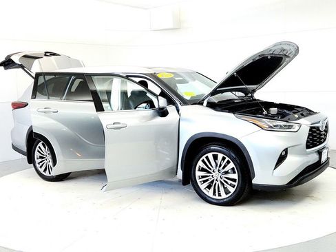 Used 2024 Toyota Highlander Platinum AWD/4WD image 12