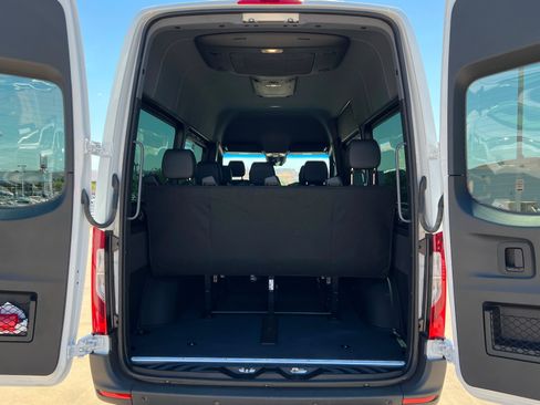 Used 2022 Mercedes-Benz Sprinter 2500 image 17