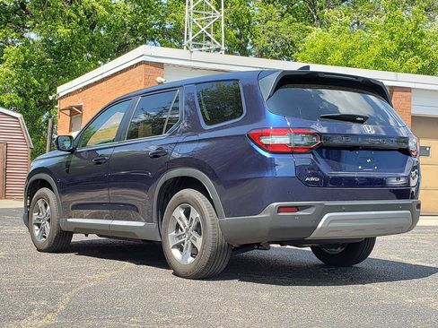 Used 2025 Honda Pilot EX-L image 3