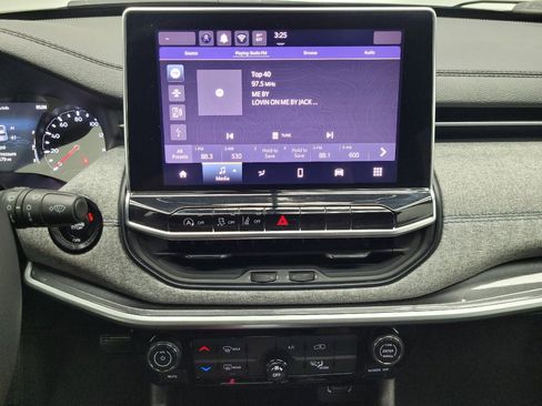 Used 2024 Jeep Compass Latitude image 25