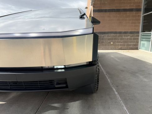 Used 2024 Tesla Cybertruck AWD Crew Cab image 11
