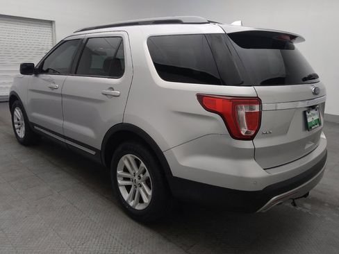 Used 2017 Ford Explorer XLT image 5