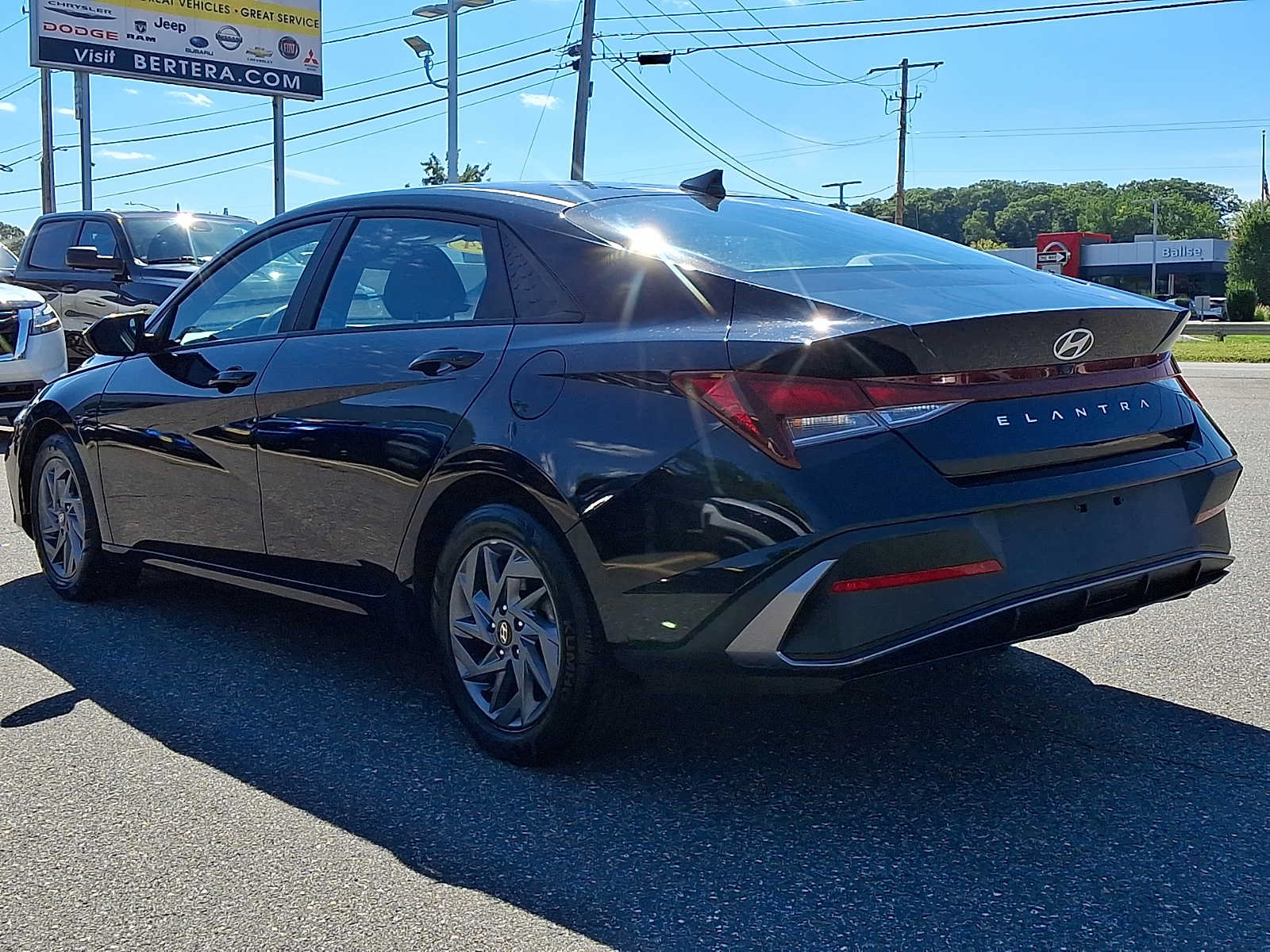Used 2024 Hyundai Elantra SEL FWD image 4