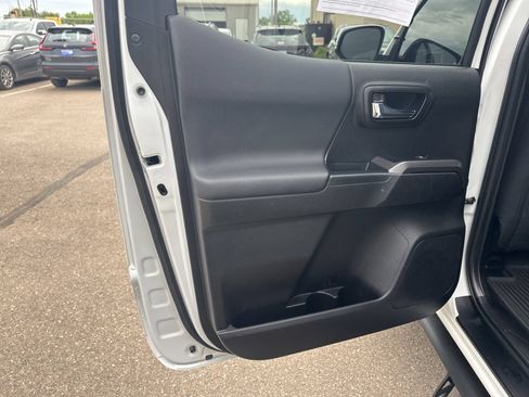 Used 2022 Toyota Tacoma TRD Sport w/ Black Out Package (TMS) AWD/4WD image 25