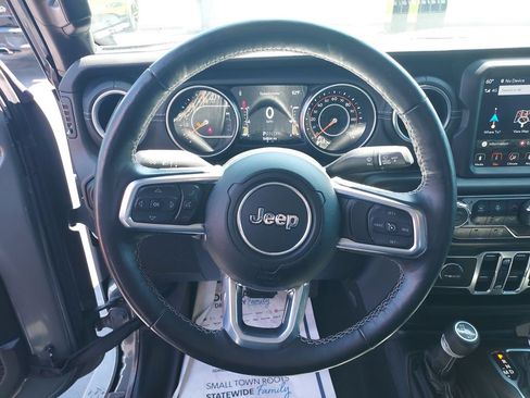 Used 2020 Jeep Gladiator Overland AWD/4WD image 17