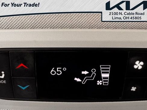 Used 2023 Chrysler Pacifica Touring-L FWD image 12