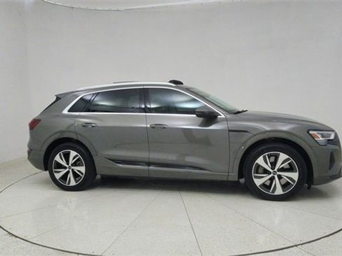 Used 2024 Audi Q8 e-tron Premium image 64