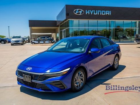 Used 2024 Hyundai Elantra SEL FWD image 1