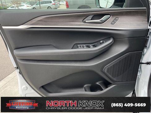 New 2025 Jeep Grand Cherokee L Limited image 5