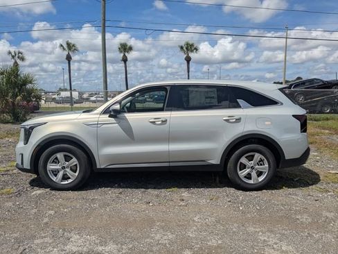 New 2026 Kia Sorento LX FWD image 3