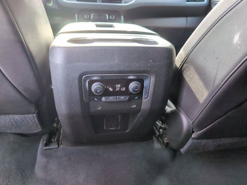 Used 2021 Chevrolet Suburban Z71 w/ Z71 Signature Package AWD/4WD image 38