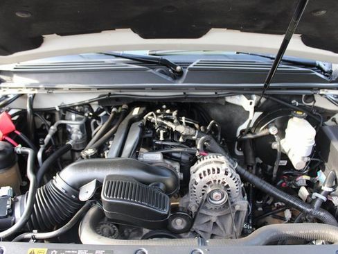 Used 2011 Chevrolet Suburban LTZ image 29