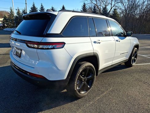 Certified 2024 Jeep Grand Cherokee Altitude image 25